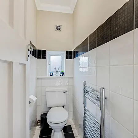 Sweet And Lovely 2Br With Free Parking London Exterior foto