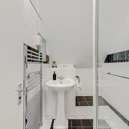 Sweet And Lovely 2Br With Free Parking London Exterior foto