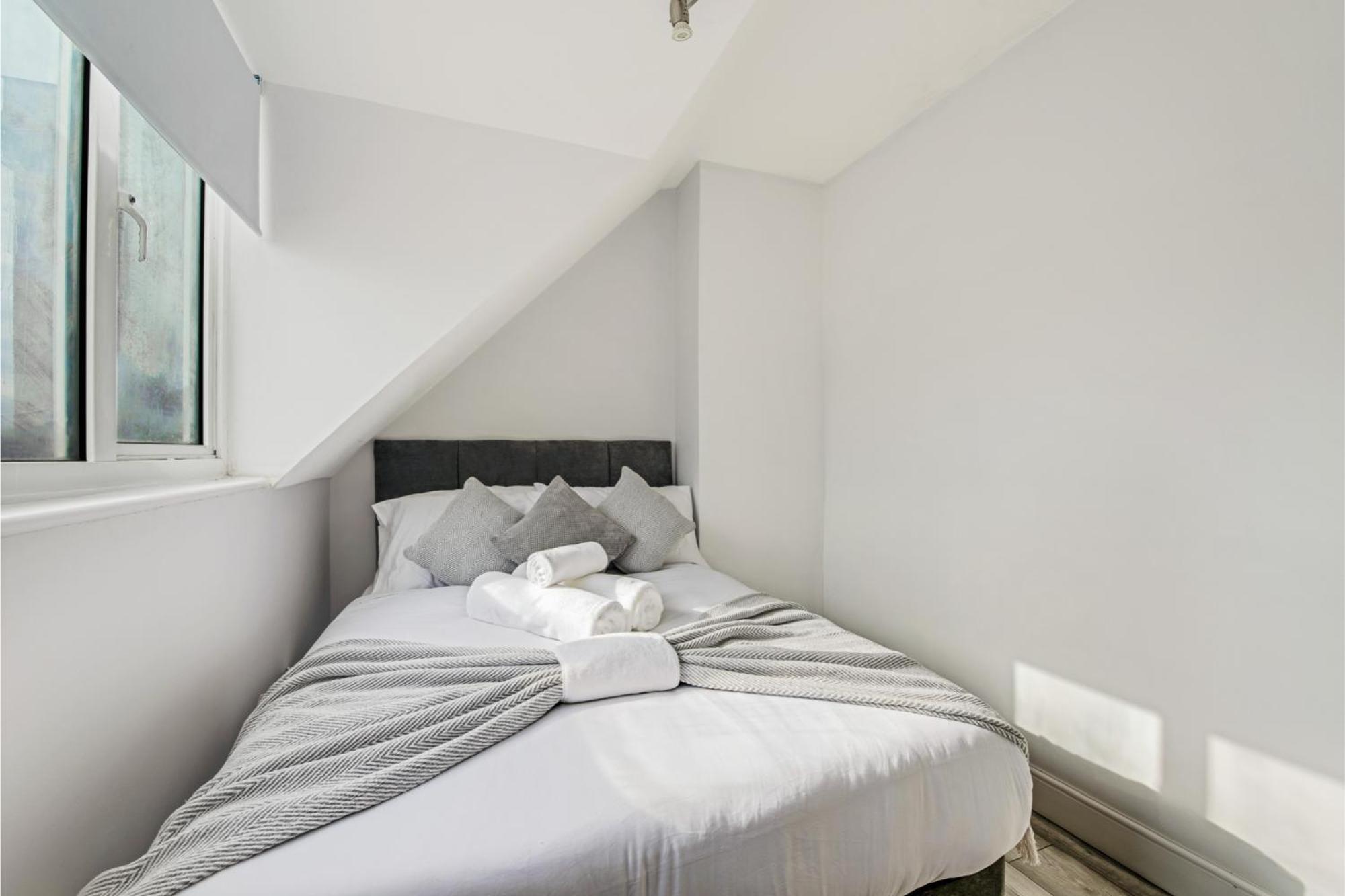 Sweet And Lovely 2br With Free Parking Apartment