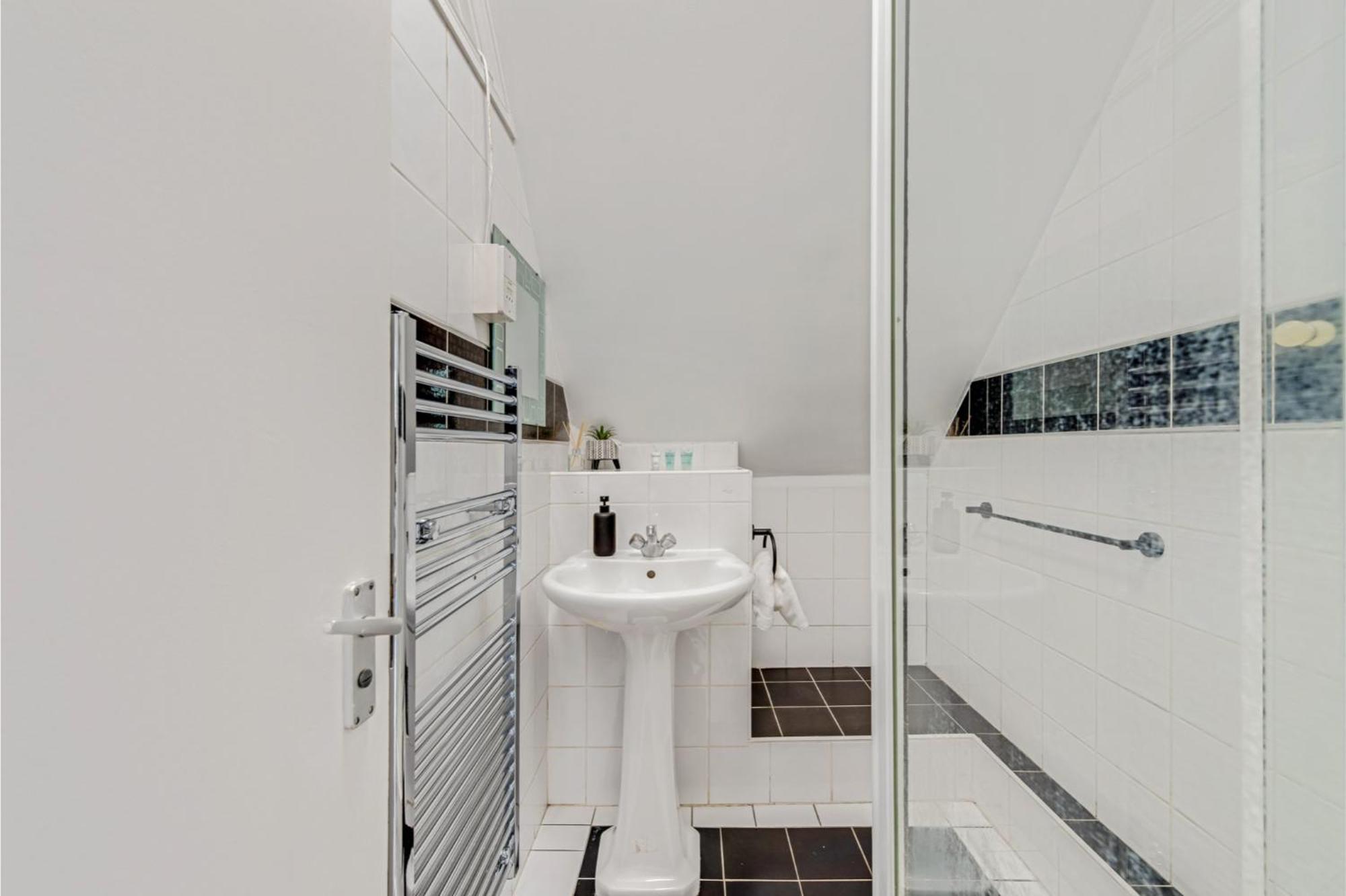 Sweet And Lovely 2br With Free Parking Лондон
